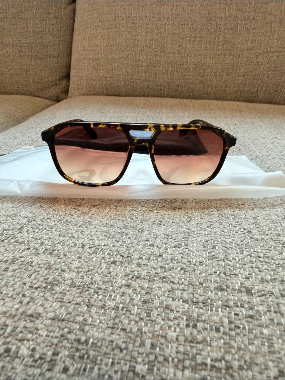 Quay On The Fly Shiny Yellow Tortoise Frame / Orange Lens Sunglasses NIB